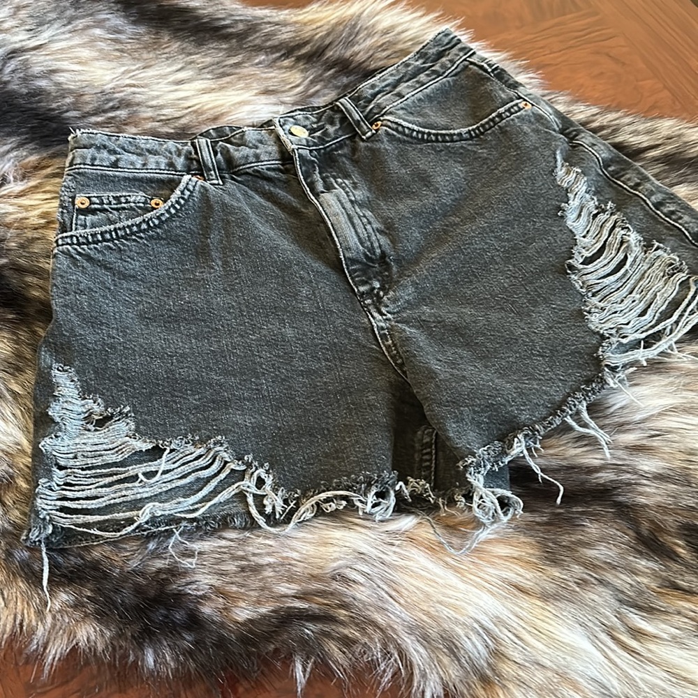 Topshop Women’s Black Distressed Jean Shorts - Picture 3 of 7